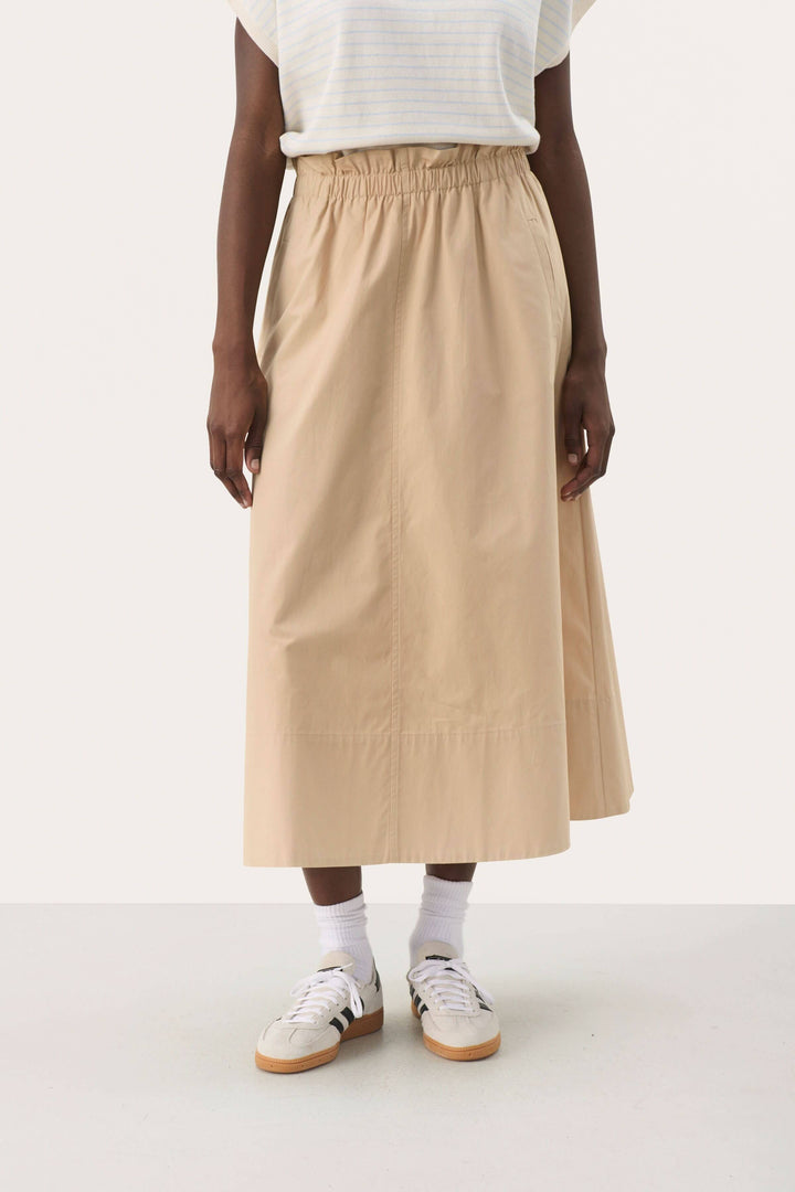 Jupe longue en coton léger, taille élastique, élégante et confortable, idéale pour un look décontracté.