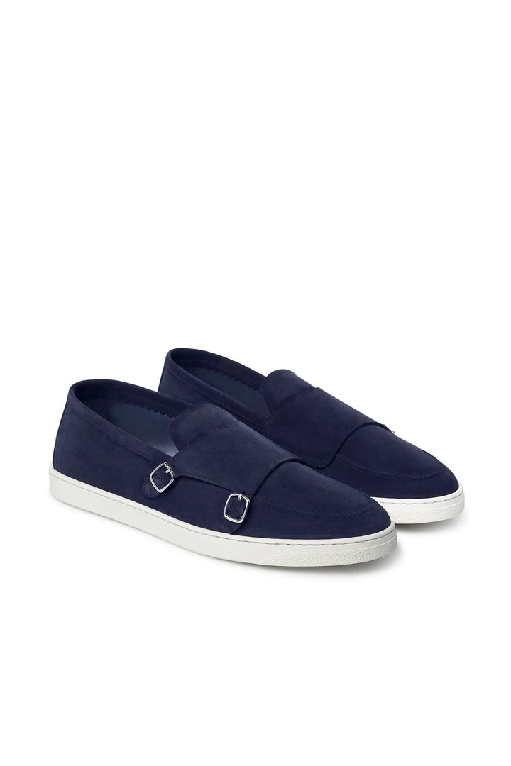 Loafer Monk Otto, chaussures en suède bleu marine faites à la main, modernité et confort avec semelle en mousse mémoire, style raffiné.