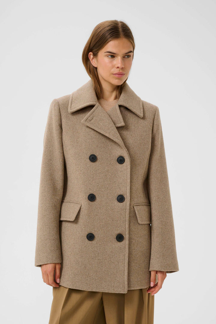 Manteau Perry croisé en laine élégant à double boutonnage sur modèle avec col à larges revers, parfait pour l&