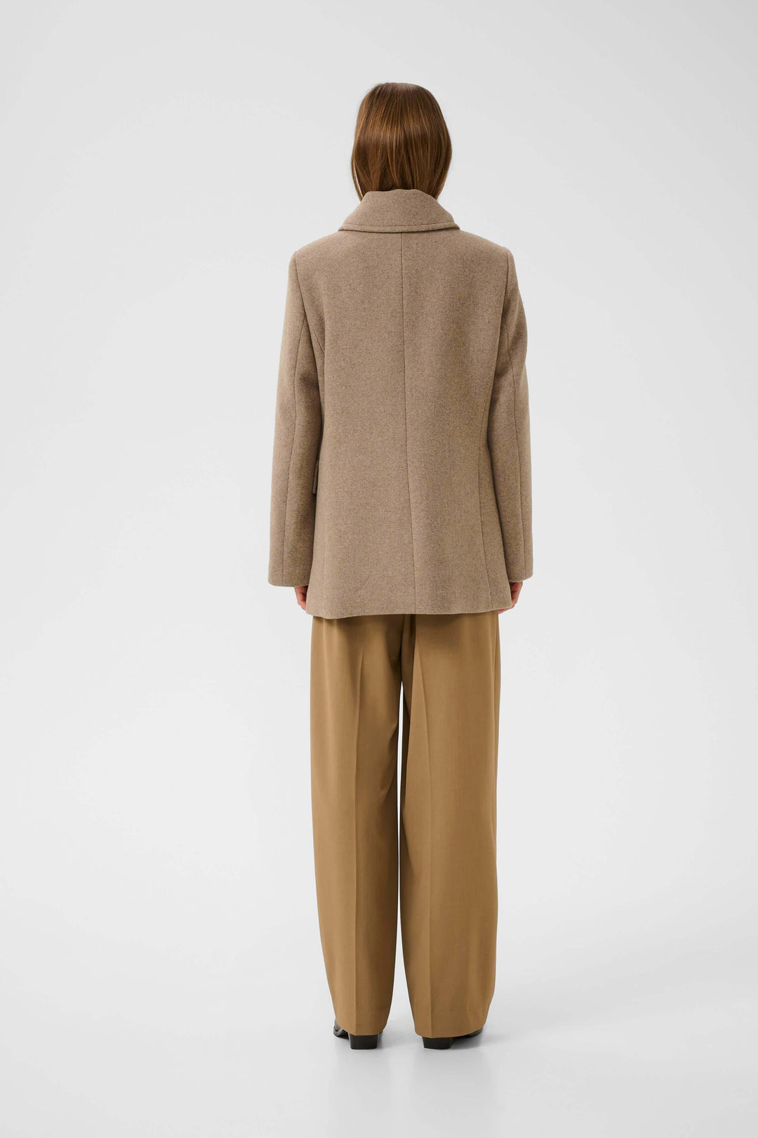Vue arrière du Manteau Perry croisé en laine, élégant et structuré, parfait pour l&