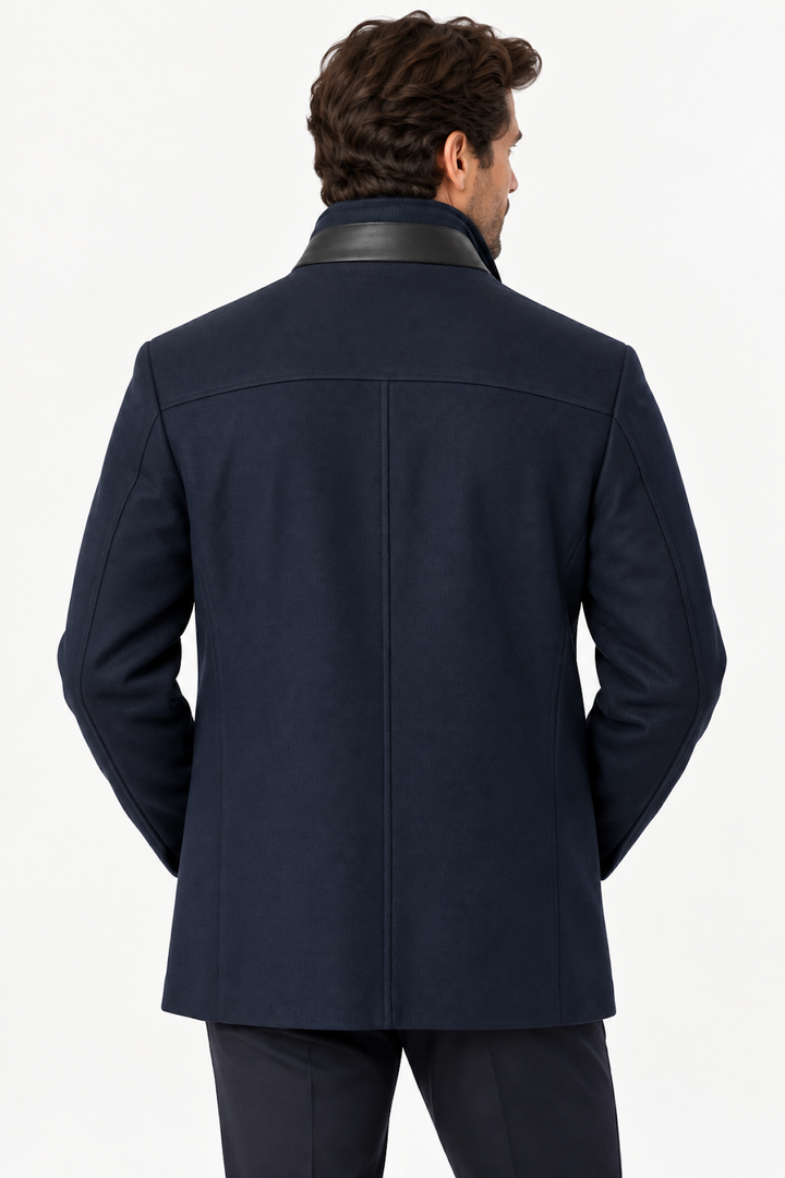 Short coat with a stand-up collar and quilted lining 