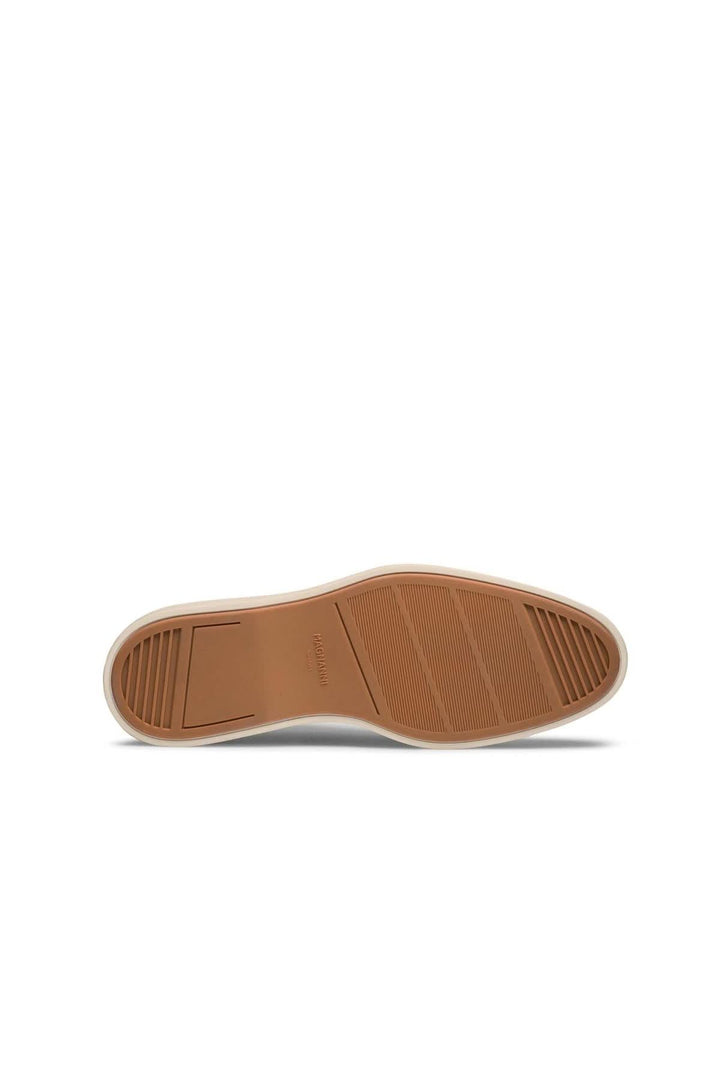 Semelle antidérapante du Mocassin Apolo en suede, illustrant la flexibilité et le confort de ce modèle en suede de qualité supérieure.