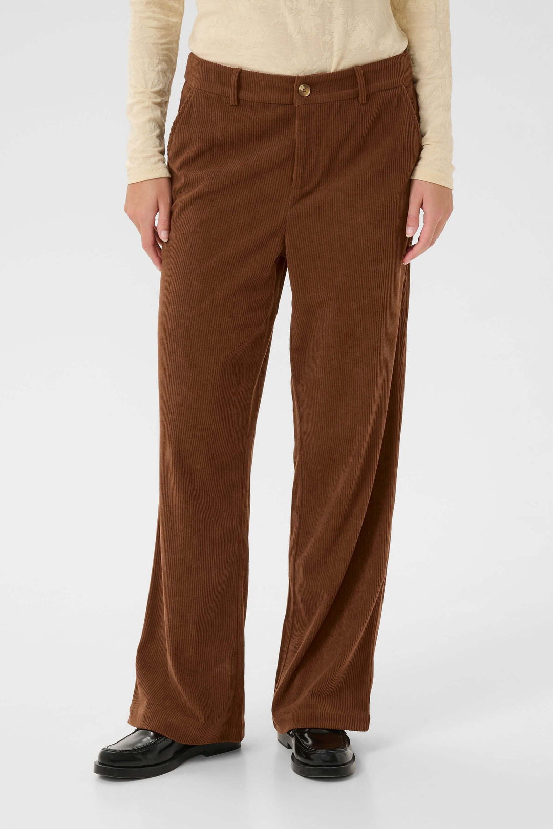 Pantalon Kanna en velours côtelé à jambe large, élégant et confortable, présente une coupe moderne avec tissu doux, parfait pour la garde-robe.