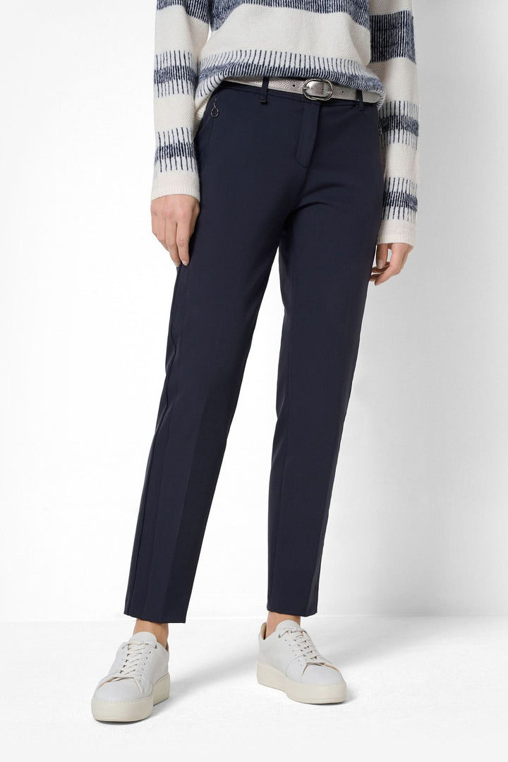 Pantalon chino Maron S pour femmes, coupe fuselée, taille basse, idéal avec chemisiers et chaussures plates.