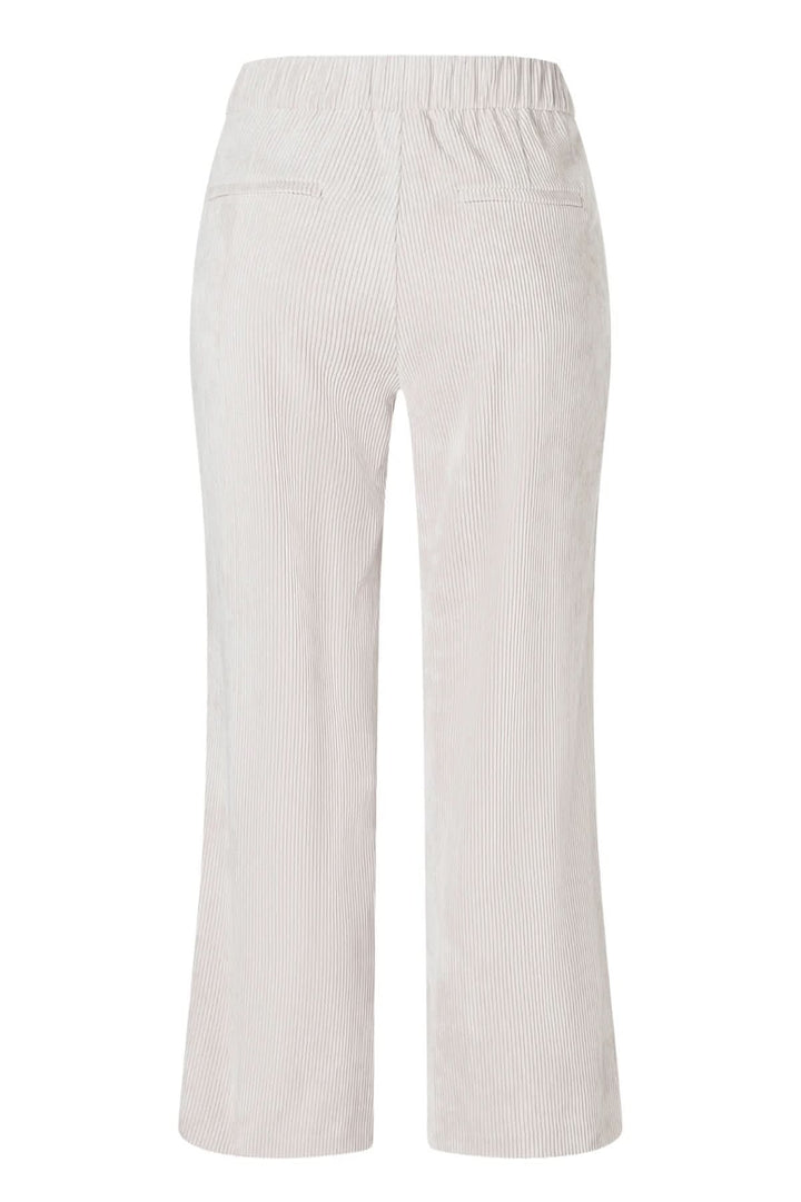 Pantalon court Chiara en velours côtelé, coupe droite, taille élastiquée, vue arrière.