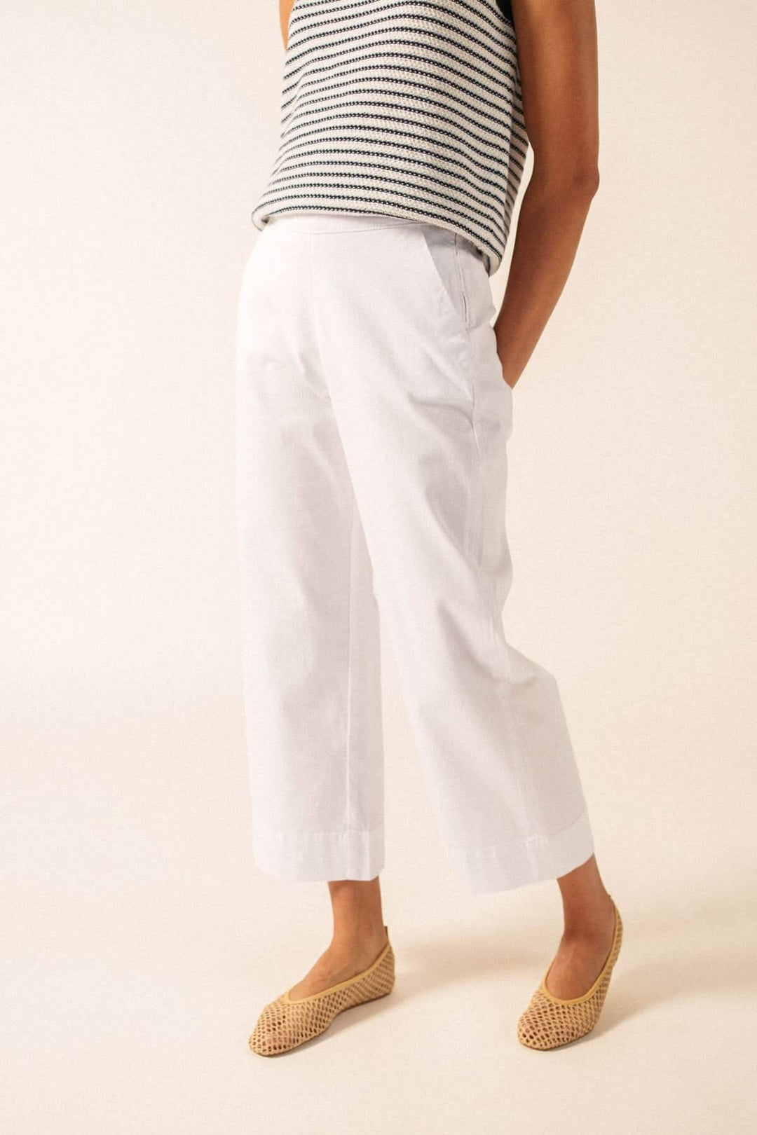 Pantalon de coton CHIARA ample, coupe culotte moderne, confortable et stylé, parfait pour un look contemporain et léger.