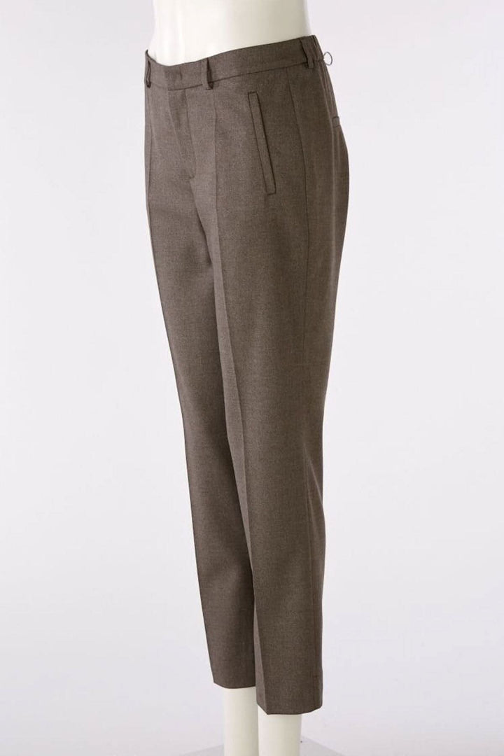 Pantalon droit en viscose, légèrement raccourci, coupe étroite, coloris marron, idéal pour style et confort.