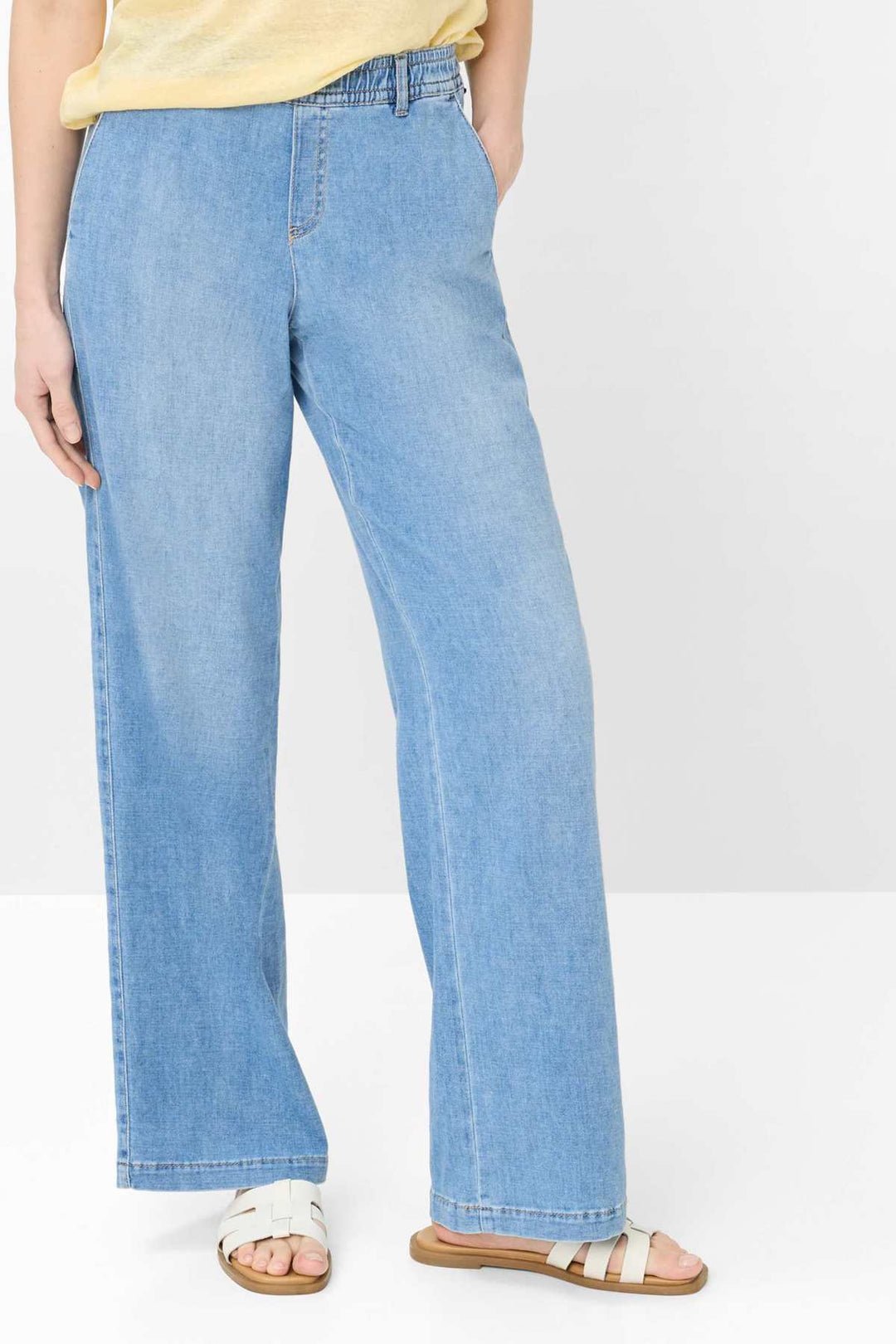 Pantalon en denim MAINE, coupe jambe large, taille élastique, décontracté et confortable, tissu léger, look casual chic.