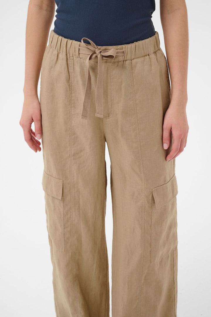 Pantalon en lin Atena à coupe droite ample avec poche appliquée et taille élastique ajustable, confort et style décontracté.