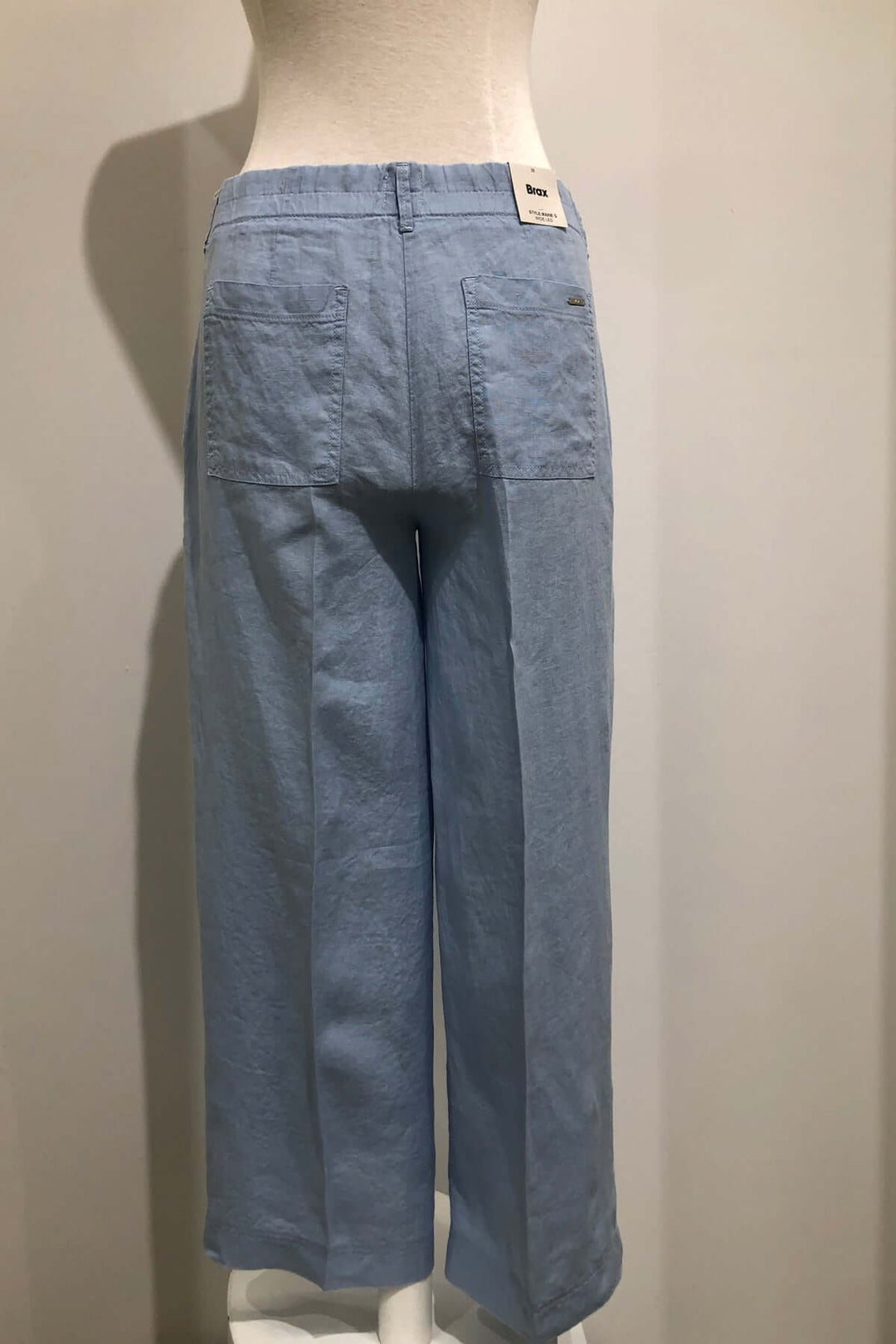 Pantalon en lin MAINE S pour femmes, vue arrière, couleur bleu clair et poches arrière.