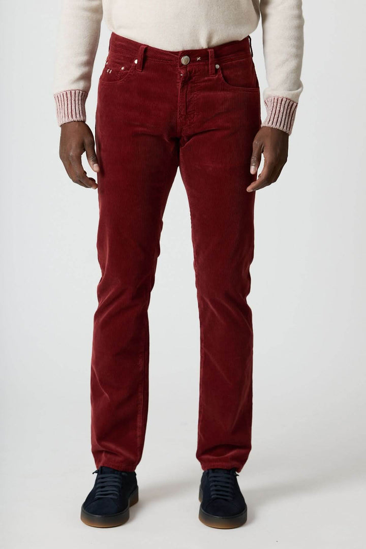 Pantalon en velours côtelé cinq poches Michelangelo, coupe regular slim, couleur rouge, style casual chic élégance hivernale.