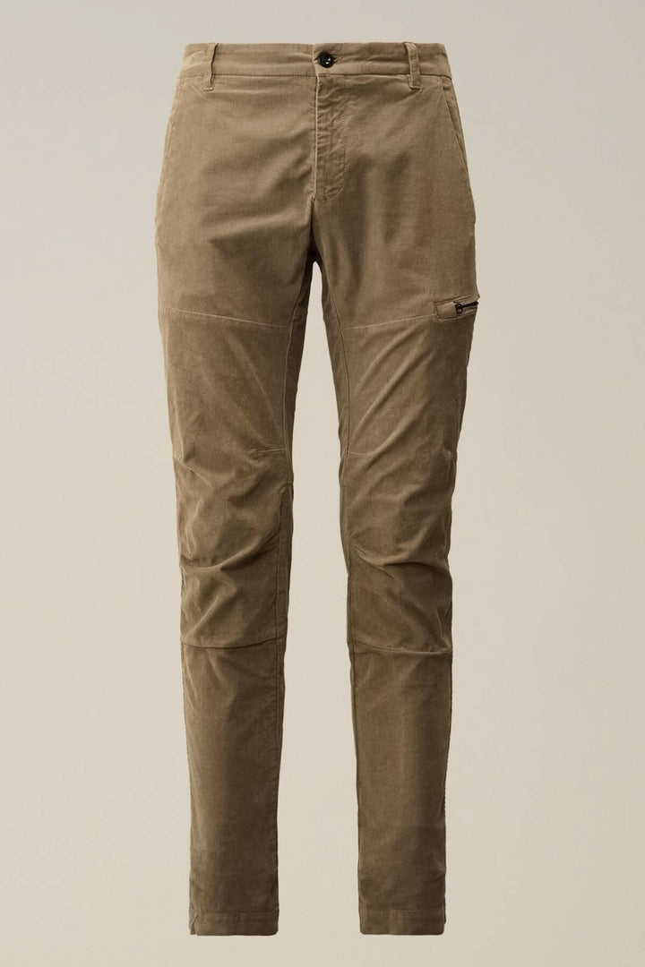 Pantalon ergonomique en velours côtelé, couleur beige, avec poches et fermeture zippée, pour un look stylé.