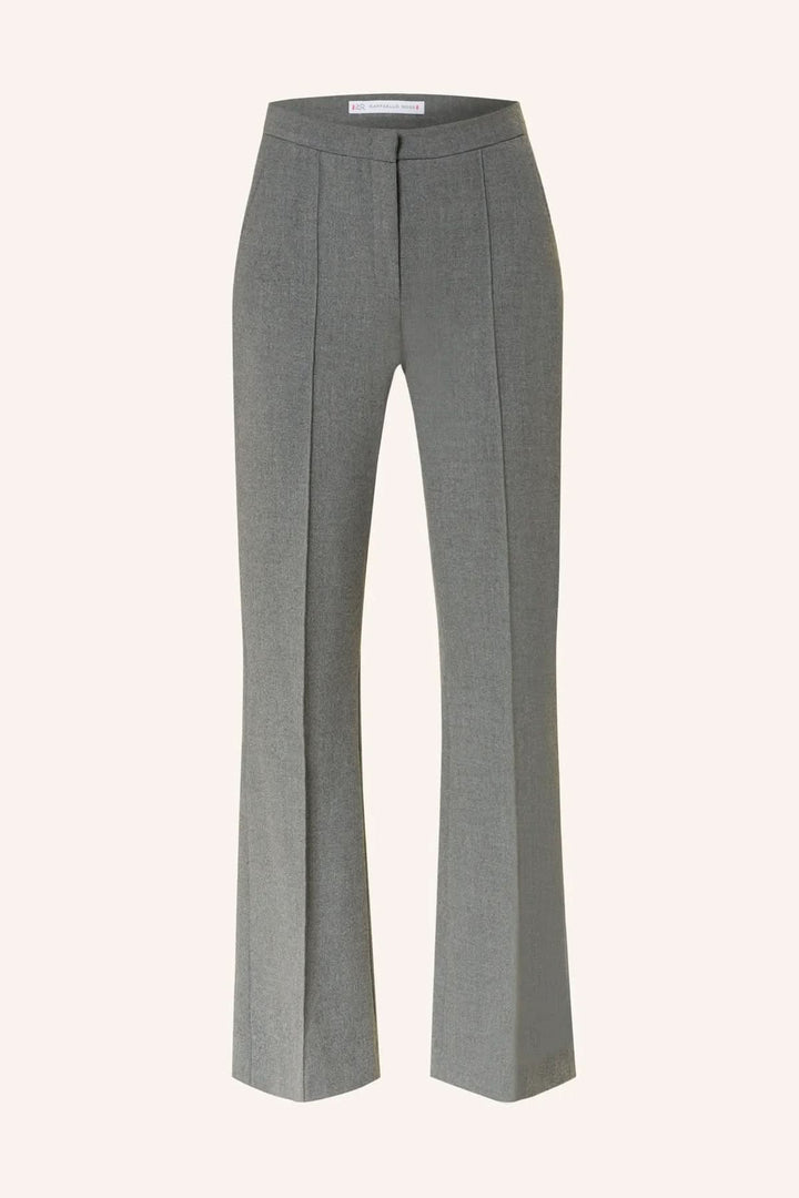 Pantalon habillé coupe évasée à plis marqués en tissu gris avec taille lisse et poches latérales, idéal pour un look bureau chic.