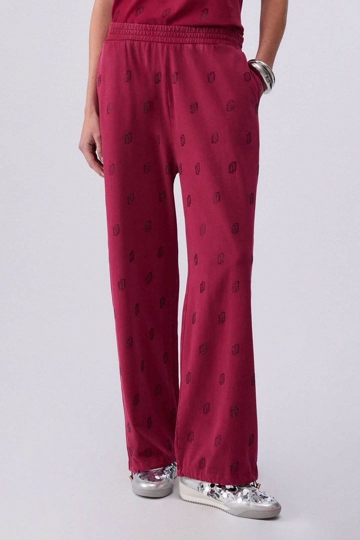 Pantalon jogging imprimé à jambe large avec taille élastique et coupe fluide, idéal pour un style moderne et décontracté.