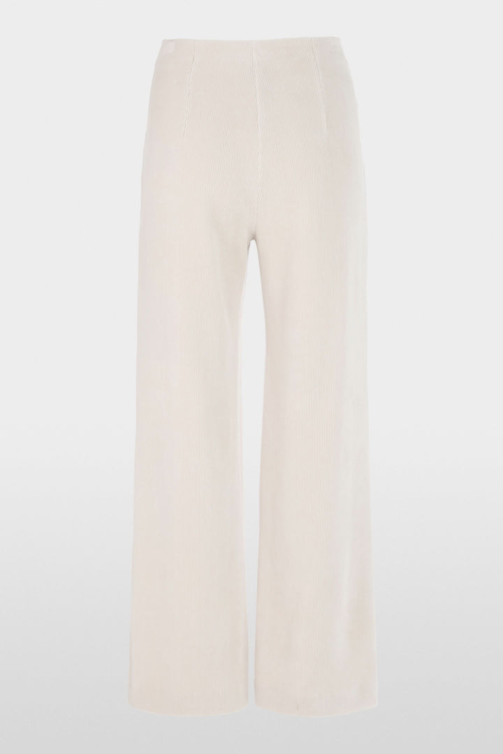 Pantalon large en velours côtelé beige élégant, coupe ample et fluide, idéal pour un look chic ou décontracté.