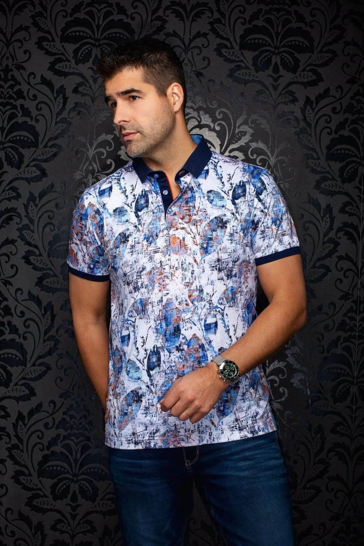 Homme portant un Polo YUCATAN imprimé artistique, coupe ajustée et col contrastant, idéal pour un look moderne et raffiné.