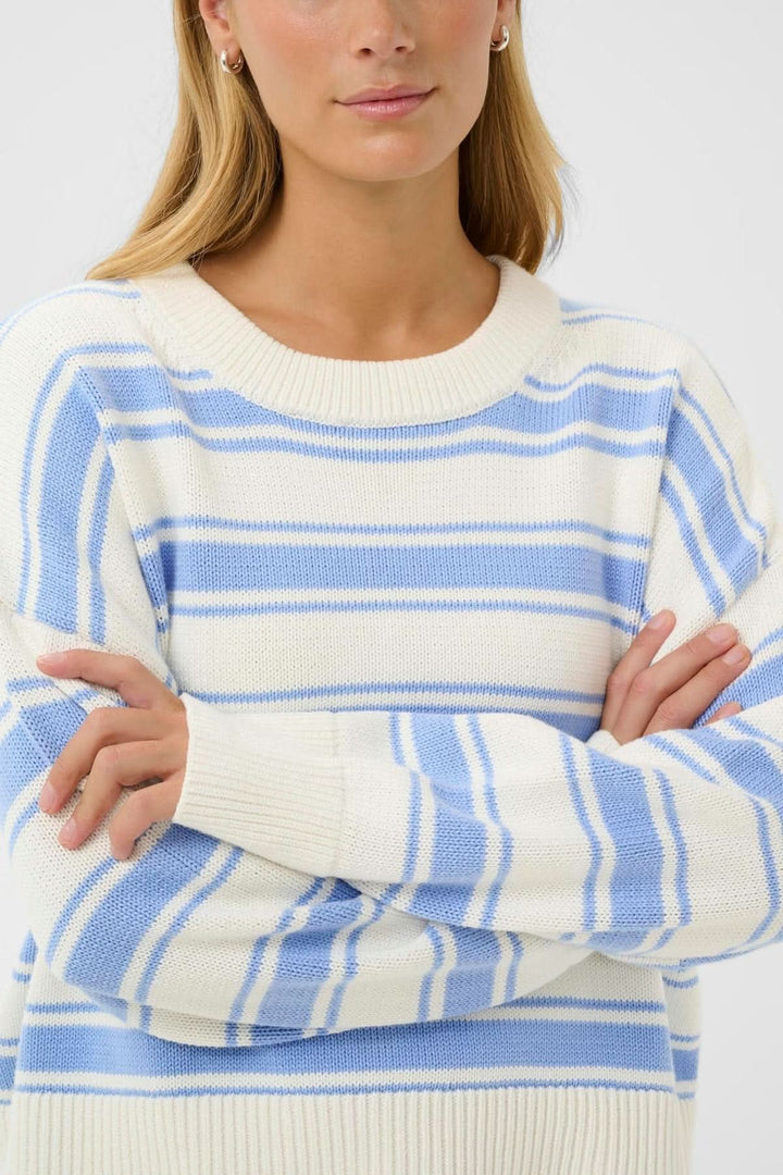Pull à rayures Serafine avec rayures bleues et blanches, coupe droite et ample, style décontracté et élégant, idéal pour temps frais.