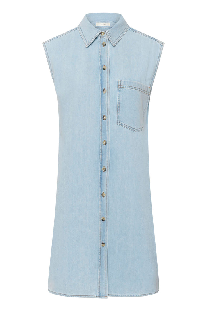 Robe Elly chemise sans manches en lyocell avec poche poitrine et coupe droite, fermeture boutonnée.