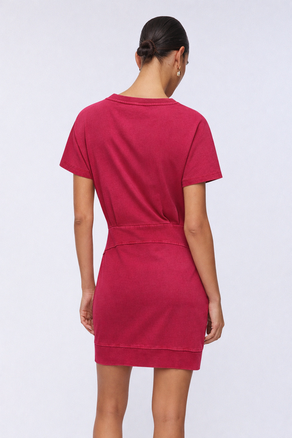 Robe courte en jersey avec strass Liu Jo Sport, vue arrière, couleur rouge, manches courtes, encolure ronde, fente à l'ourlet.