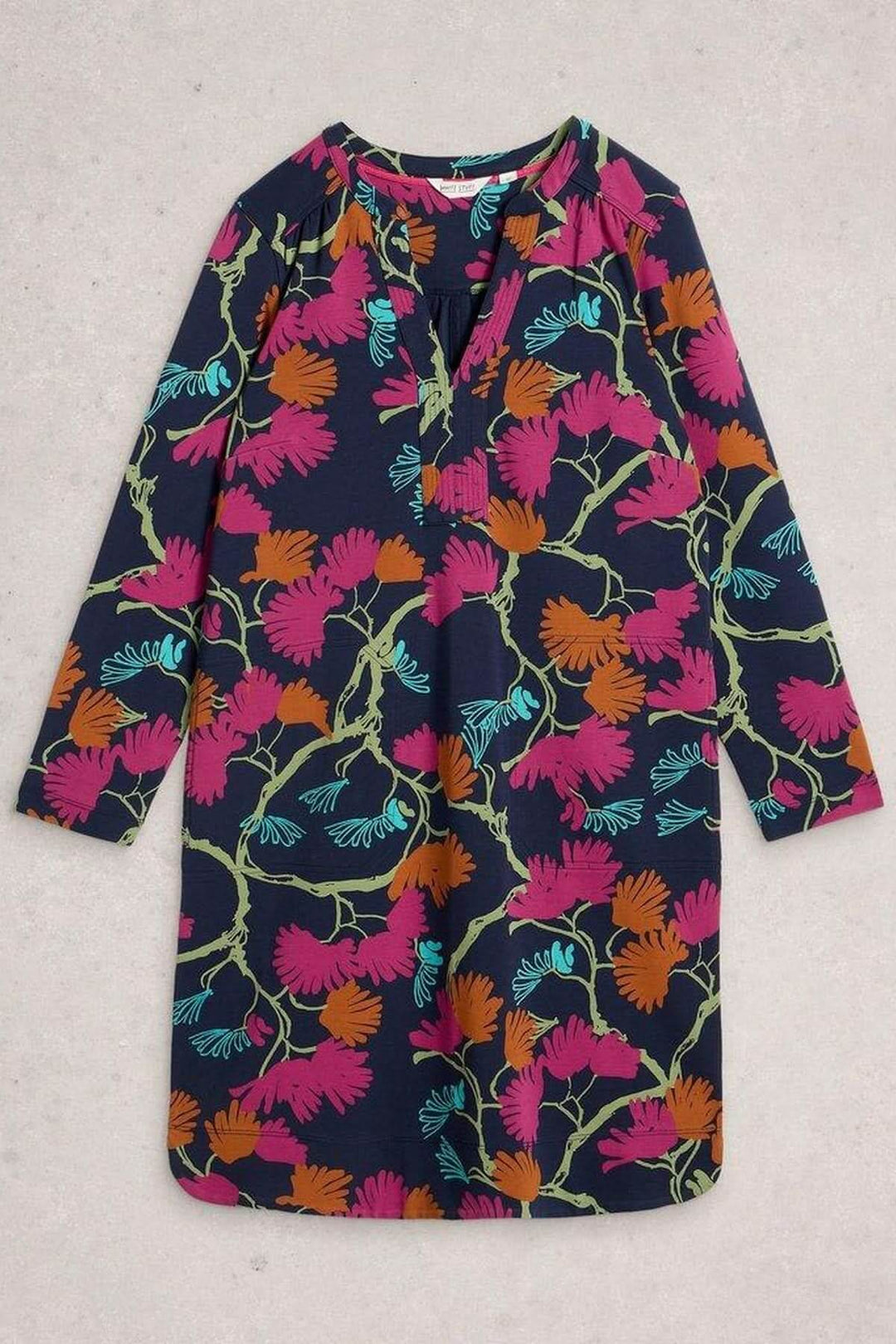 Straight dress with print and Tunisian collar