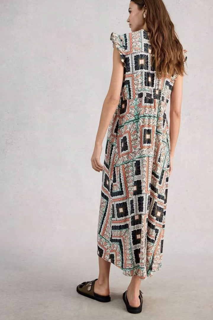 Femme portant une robe longue sans manches Lorna en lin mélangé avec imprimé graphique et coupe fluide tournée de dos.