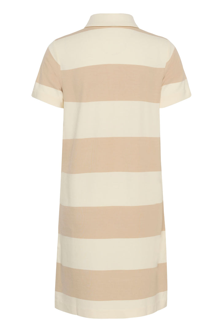 Robe polo Elivia, style sportif-chic à rayures, vue de dos, coupe droite et confortable, idéale pour une allure moderne et intemporelle.