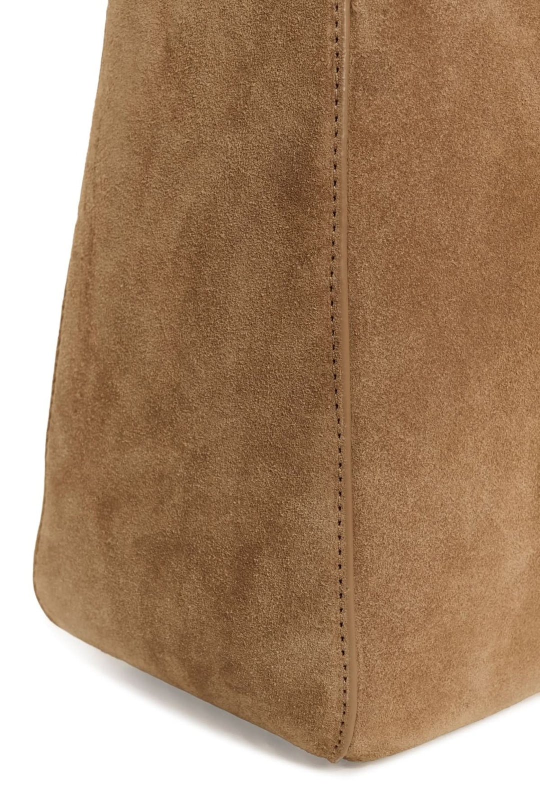 Texture du sac cabas en cuir suédé Avika, montrant son fini velouté et sa matière douce au toucher.