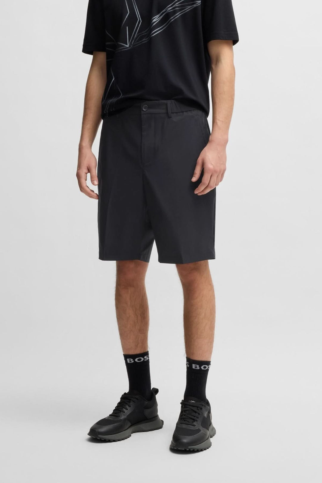 Short Speedflex noir, design minimaliste, coupe droite, léger et respirant pour un style sportif chic.