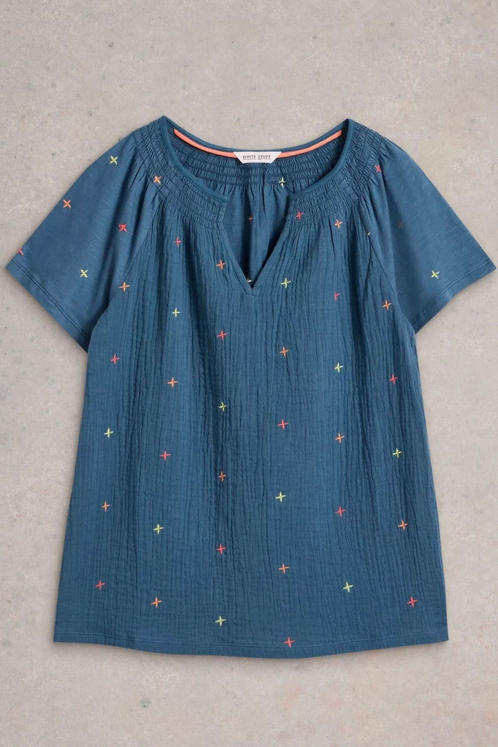 T-shirt Luella léger à manches courtes avec broderies colorées et encolure V fendue, parfait pour l&