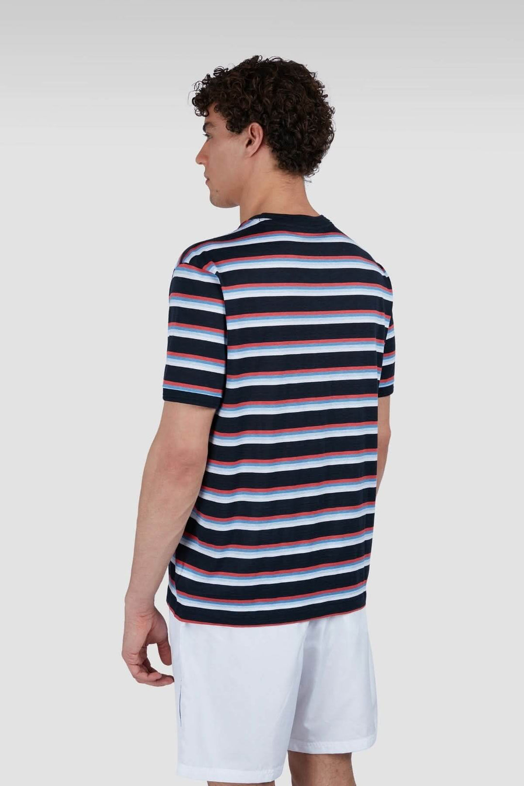 T-shirt à rayures multicolores en coton, vu de dos, parfait pour un look moderne et décontracté.