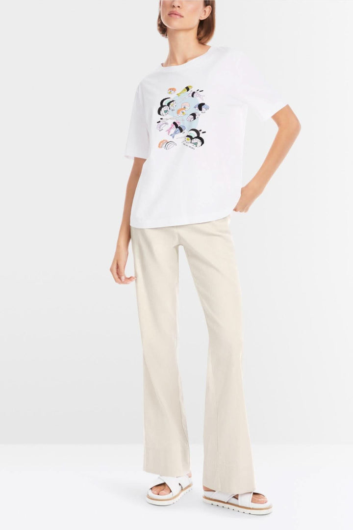 T-shirt blanc avec application sushi colorée, décontracté et léger, parfait pour l&