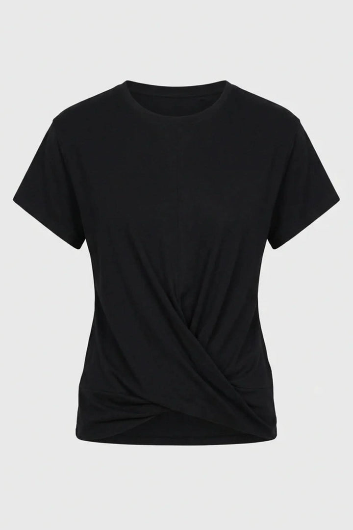 T-shirt drapé à effet croisé noir, manches courtes, confort optimal, matière douce et extensible pour tenue chic et féminine.