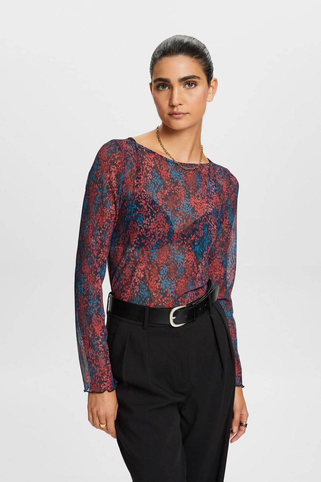 T-shirt en mesh plissé à motif floral semi-transparent pour un look féminin, élégant et tendance.