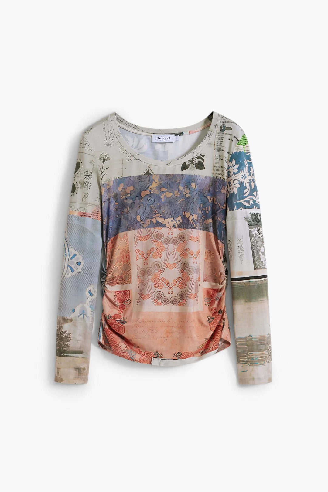 T-shirt imprimé patchwork à manches longues avec imprimé artistique, partitions et dessins botaniques, coupe près du corps.