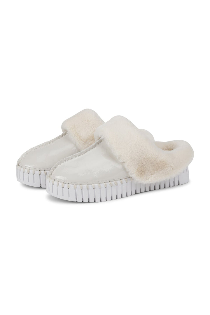 Moccasin with fur