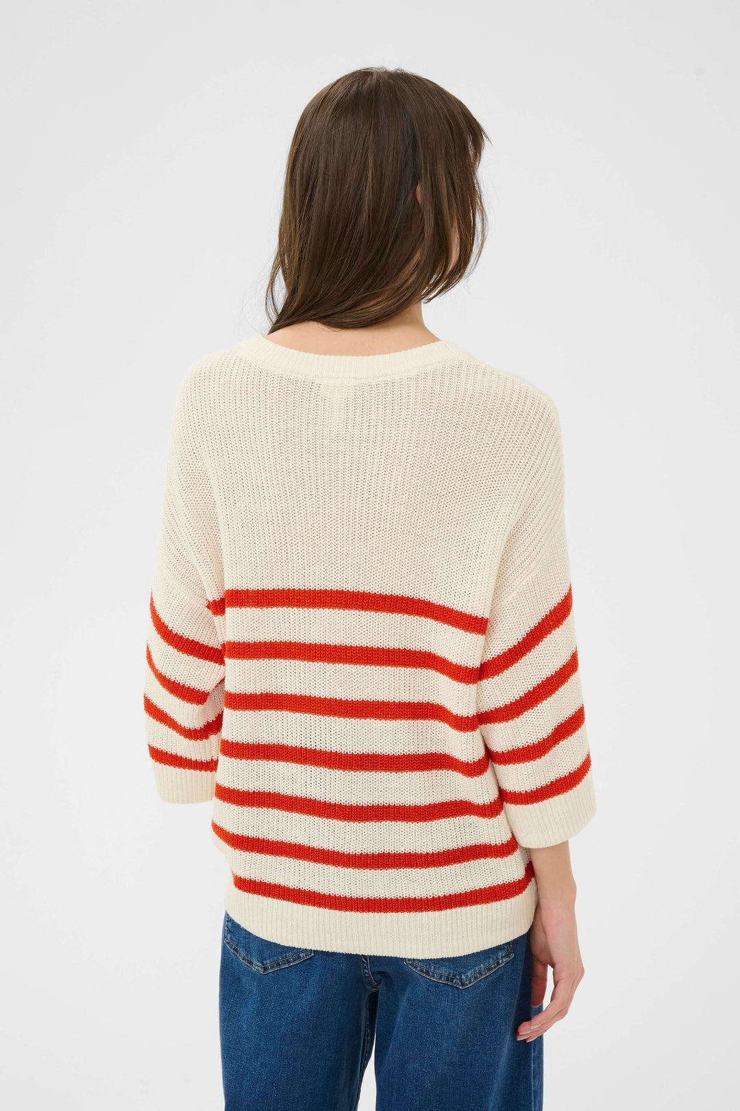 Tricot lin et coton Aliza à rayures rouges et blanches, manches courtes, silhouette décontractée et actuelle.