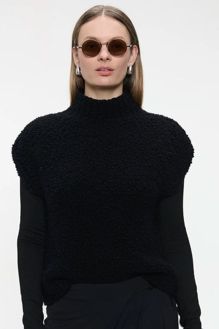 Sleeveless knitwear