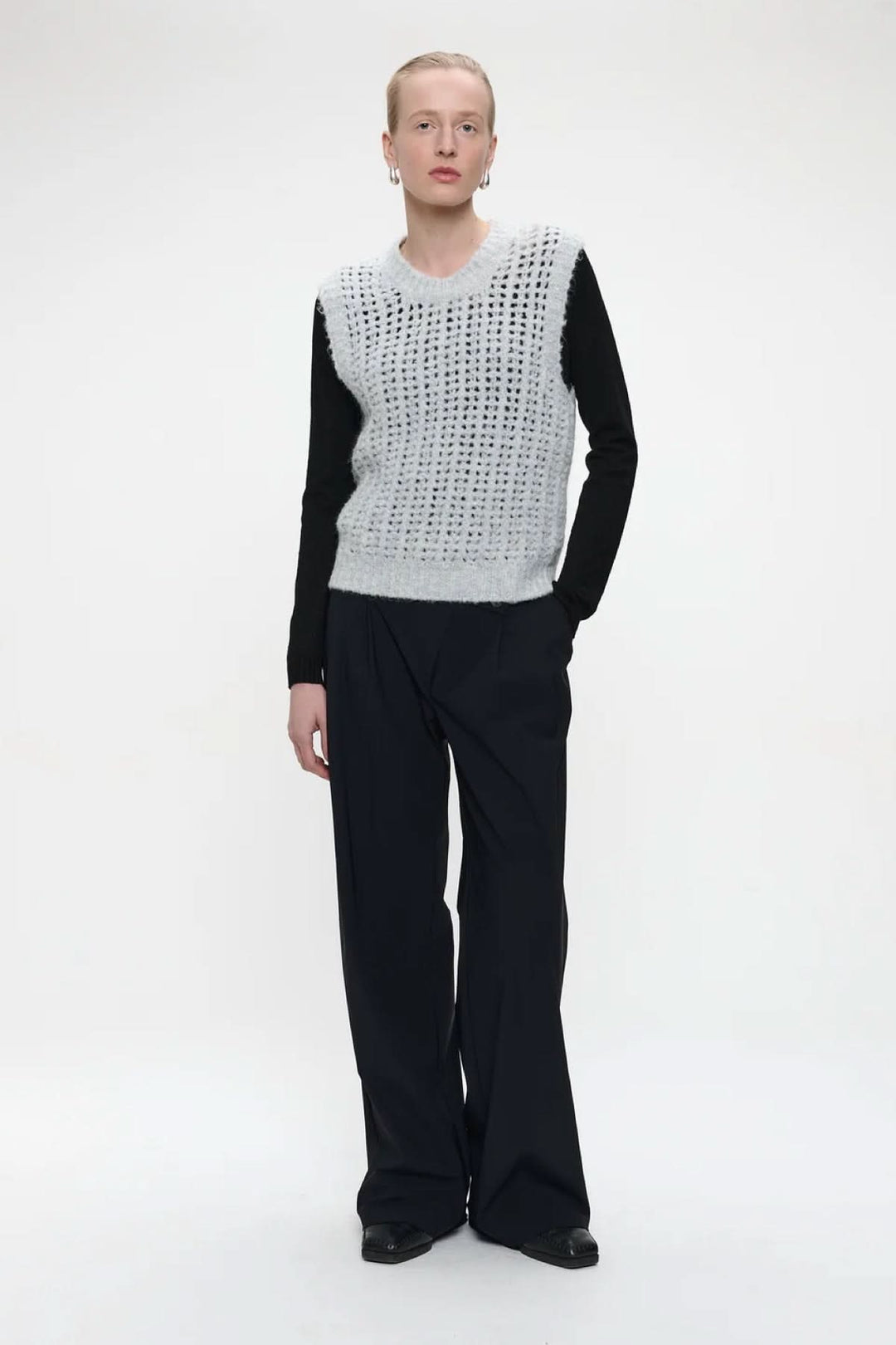 Sleeveless openwork knit