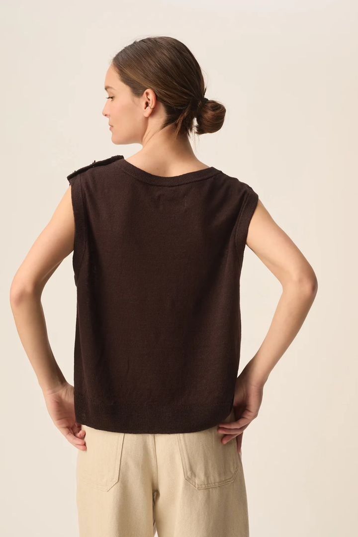 Brazou sleeveless jacket in fine knit with button details