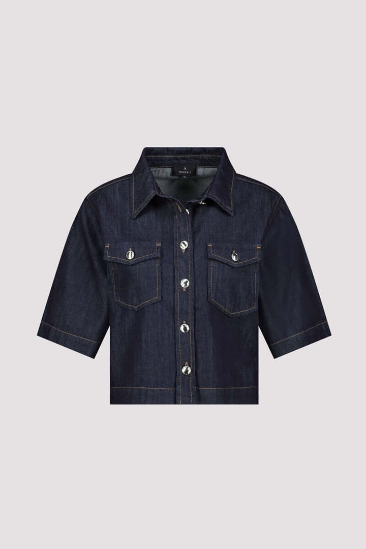 Veste en jean courte avec manches évasées et fermeture boutonnée, style casual-chic.