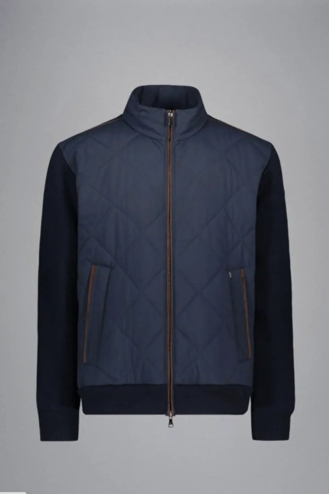 Veste en laine et nylon matelassée pour homme, design épuré avec fermeture zippée double curseur et détails en cuir contrastants.
