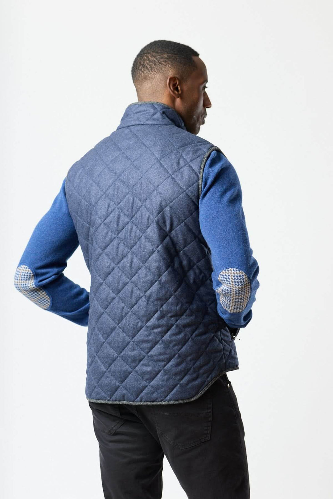 Veste sans manches matelassée en laine Vitale Barberis, élégance italienne moderne et fonctionnelle, vue de dos avec col montant.