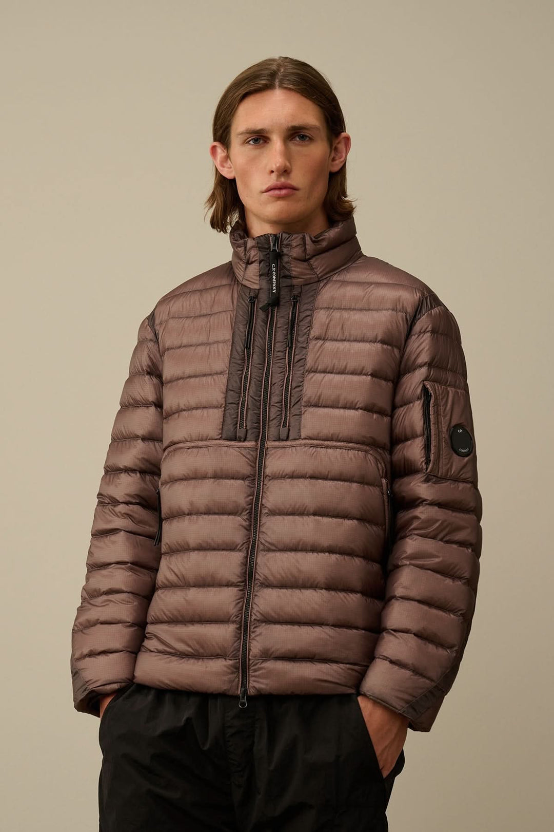 Veste zippée D.D.Shell, doudoune légère en nylon micro ripstop, coupe régulière, avec poches zippées et détails élégants.