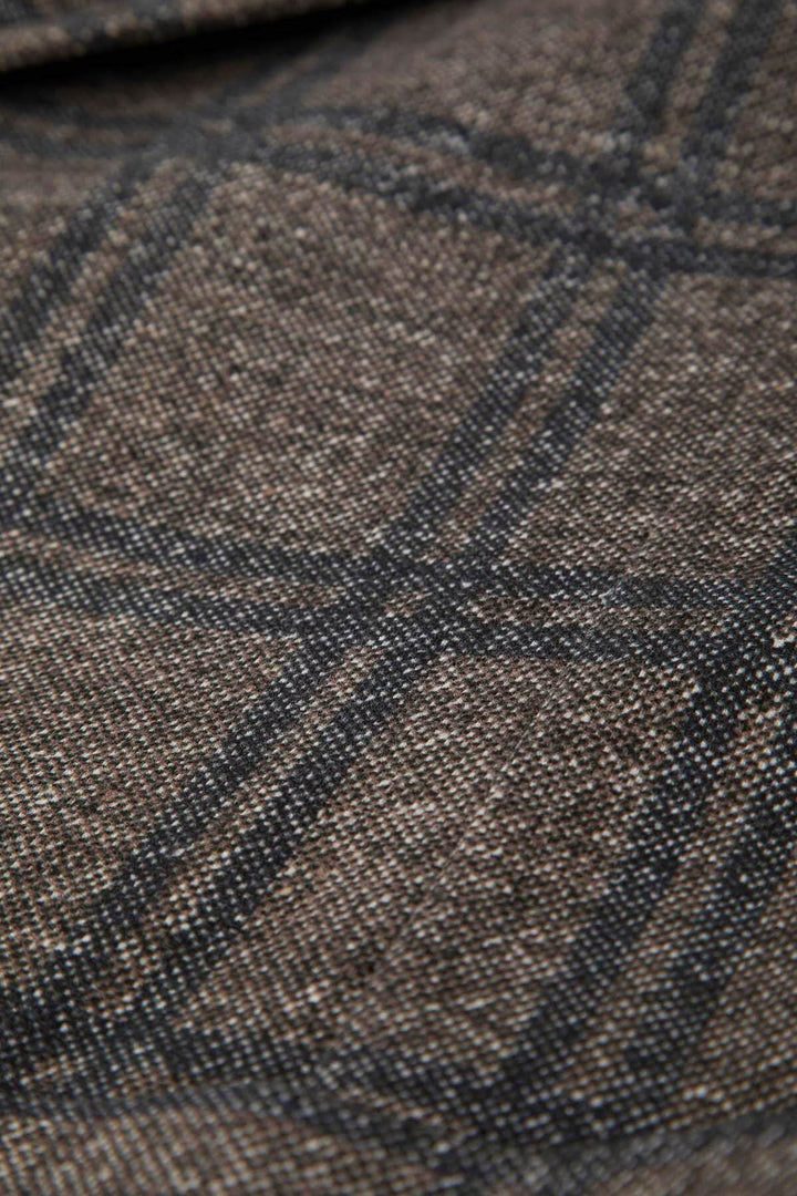 Gros plan du motif à carreaux du Veston à carreaux coton extensible, conçu pour un style moderne et élégant.
