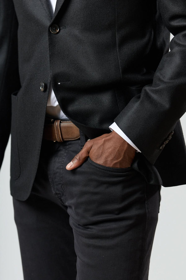 Veston en laine et cachemire noir Corneliani pour homme au style sophistiqué et intemporel, excellente texture et douceur.