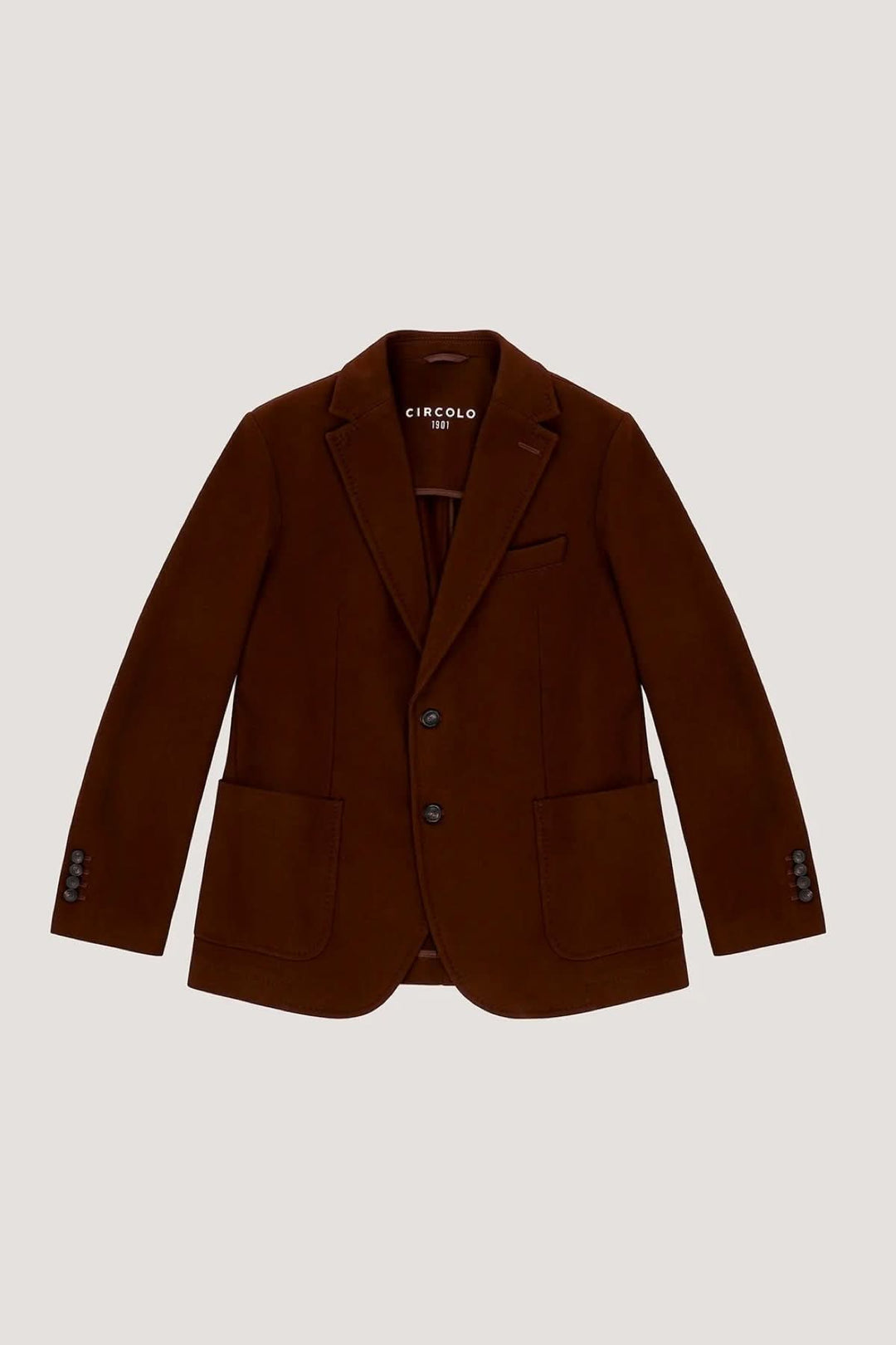 Veston extensible de coton doux marron avec fermeture à deux boutons et col à revers.