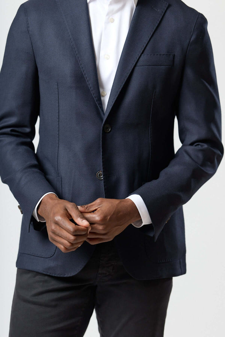 Veston moderne avec gilet zippé intégré, élégant veston Corneliani semi-ajusté avec insert zippé, idéal pour un look raffiné et décontracté.
