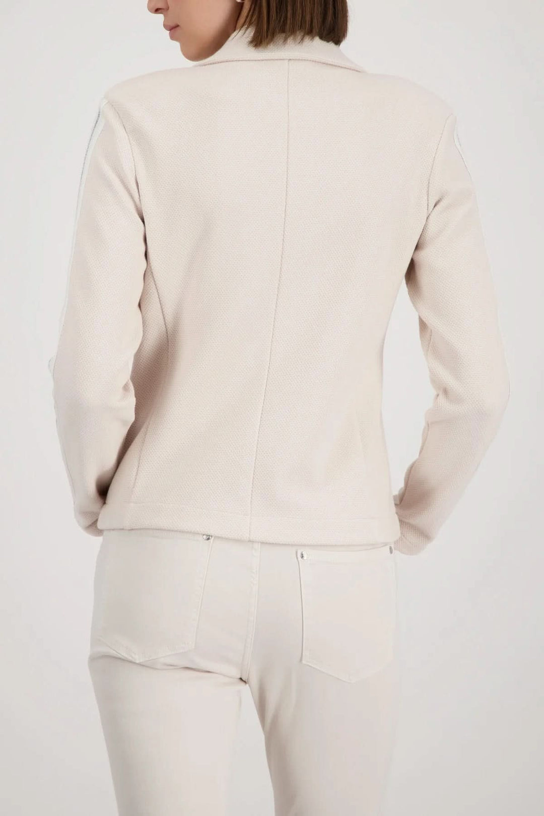 Structured jacket in textured knit