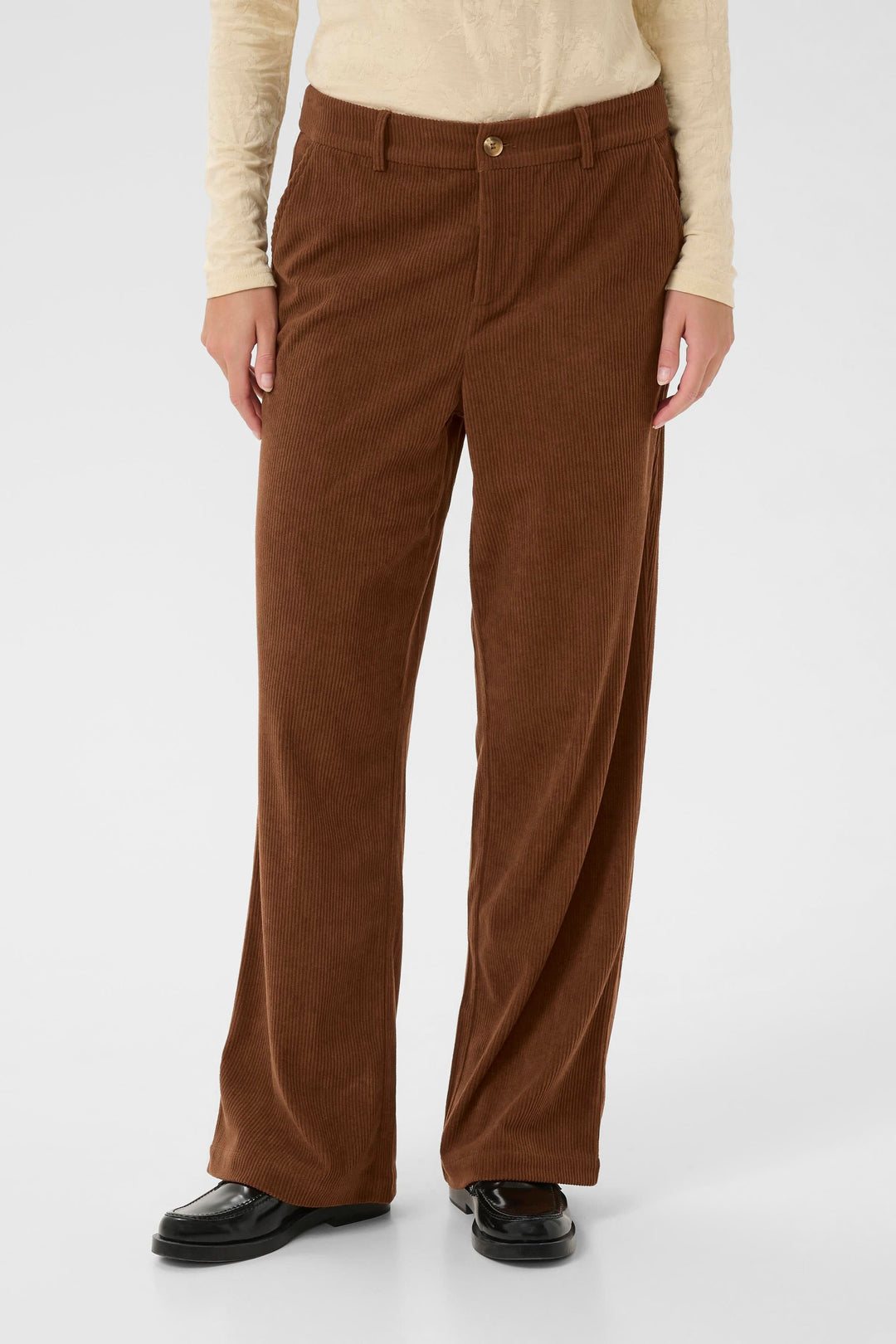 Pantalon Kanna en velours côtelé à jambe large, élégance et confort moderne, look chic pour garde-robe, style décontracté.