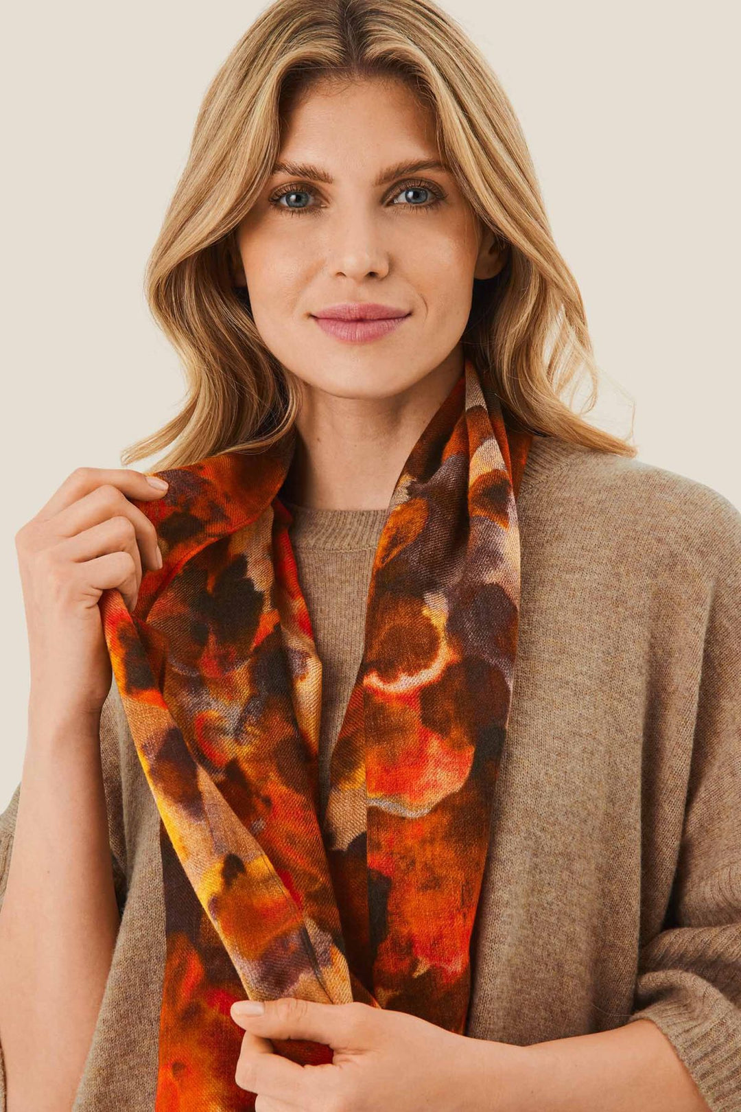 Adama scarf